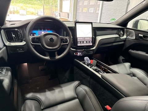 Volvo XC60 T6 Plug-in hybrid Plus Black Edition | ACC | Bowers&Wilkins | Panoramadak | Trekhaak | 360° Camera | Massage+Ventilatie | Head-Up | 21 Inch