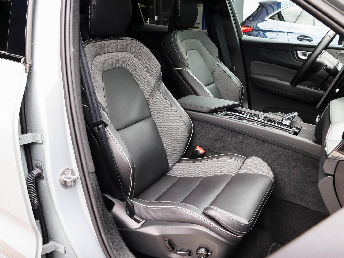 Volvo XC60 T6 Plus Black Edition 360 HeadUp Elek.Trekhaak Pano 21''