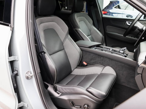 Volvo XC60 T6 Plus Black Edition 360 HeadUp Elek.Trekhaak Pano 21''