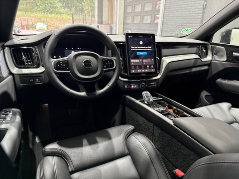 Volvo XC60 T6 Plug-in hybrid Plus Black Edition | ACC | Bowers&Wilkins | Panoramadak | Trekhaak | 360° Camera | Massage+Ventilatie | Head-Up | 21 Inch