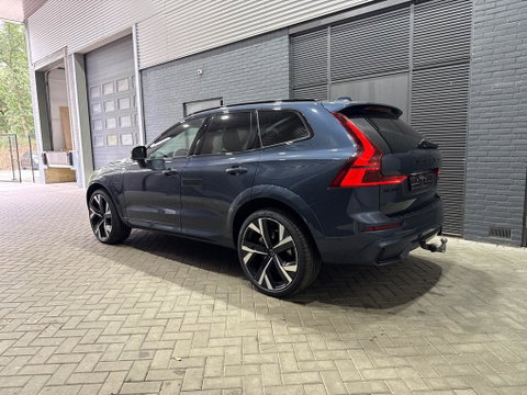 Volvo XC60 T6 Plug-in hybrid Ultra Black Edition | ACC | Luchtvering | Panoramadak | Bowers&Wilkins | Trekhaak | 360° Camera | Massage | Head-Up