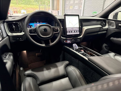 Volvo XC60 T6 Plug-in hybrid Ultra Black Edition | ACC | Luchtvering | Panoramadak | Bowers&Wilkins | Trekhaak | 360° Camera | Massage | Head-Up