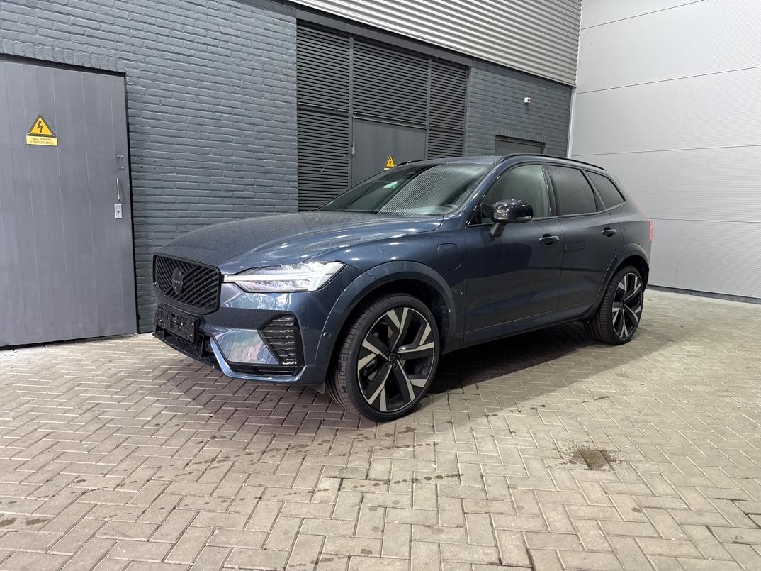 Volvo XC60 T6 Plug-in hybrid Ultra Black Edition | ACC | Luchtvering | Panoramadak | Bowers&Wilkins | Trekhaak | 360° Camera | Massage | Head-Up