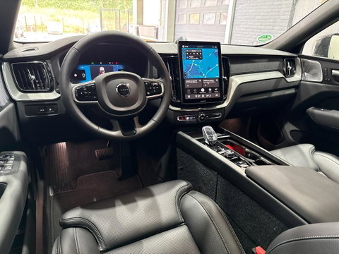 Volvo XC60 T6 Plug-in hybrid Ultra Black Edition | ACC | Luchtvering | Panoramadak | Bowers&Wilkins | Trekhaak | 360° Camera | Massage | Head-Up