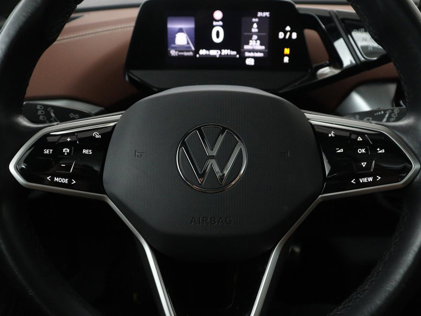 Volkswagen ID.4 Family 77 kWh | SOH 91,3% | Panoramadak | Leder/alcantara | Stuur/stoel verwarming | Sfeerverlichting | Carplay | Adaptive cruise | Camera | Park assist | Trekhaak