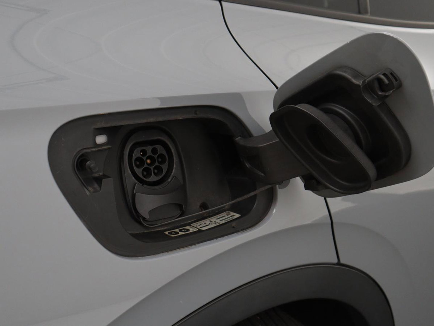Volkswagen ID.4 Family 77 kWh | SOH 91,3% | Panoramadak | Leder/alcantara | Stuur/stoel verwarming | Sfeerverlichting | Carplay | Adaptive cruise | Camera | Park assist | Trekhaak