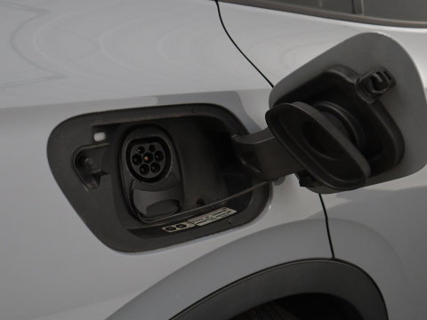 Volkswagen ID.4 Family 77 kWh | SOH 91,3% | Panoramadak | Leder/alcantara | Stuur/stoel verwarming | Sfeerverlichting | Carplay | Adaptive cruise | Camera | Park assist | Trekhaak