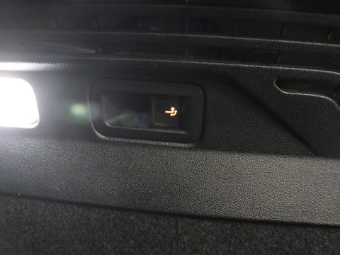 Volkswagen ID.4 Family 77 kWh | SOH 91,3% | Panoramadak | Leder/alcantara | Stuur/stoel verwarming | Sfeerverlichting | Carplay | Adaptive cruise | Camera | Park assist | Trekhaak