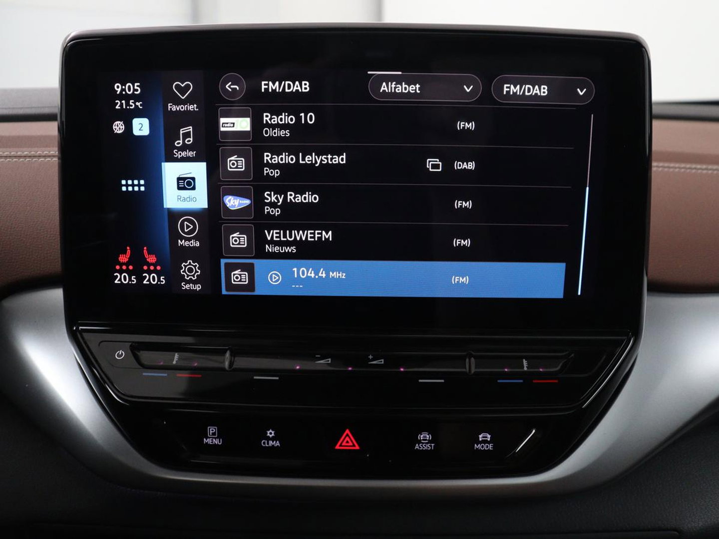 Volkswagen ID.4 Family 77 kWh | SOH 91,3% | Panoramadak | Leder/alcantara | Stuur/stoel verwarming | Sfeerverlichting | Carplay | Adaptive cruise | Camera | Park assist | Trekhaak