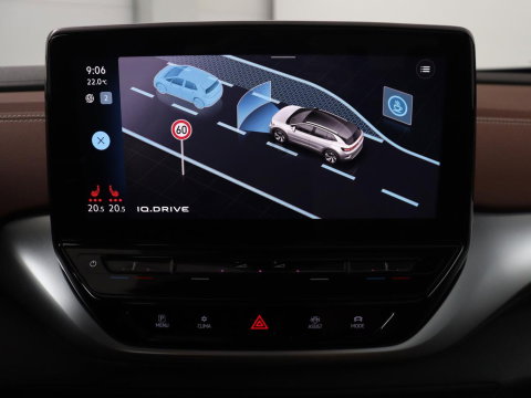 Volkswagen ID.4 Family 77 kWh | SOH 91,3% | Panoramadak | Leder/alcantara | Stuur/stoel verwarming | Sfeerverlichting | Carplay | Adaptive cruise | Camera | Park assist | Trekhaak
