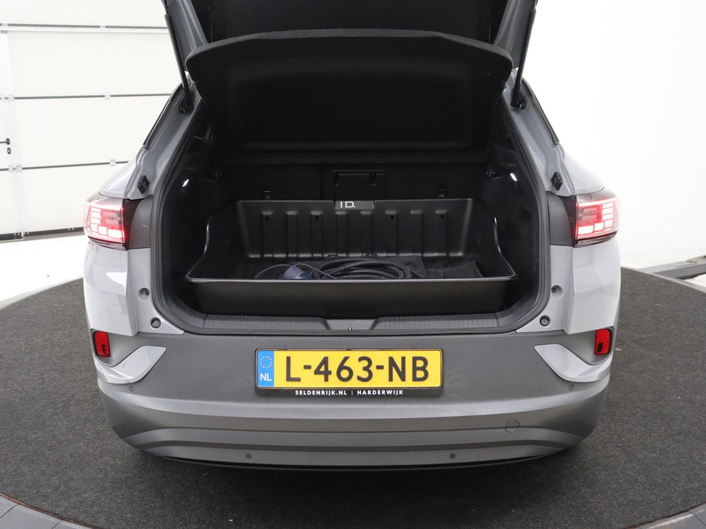 Volkswagen ID.4 Family 77 kWh | SOH 91,3% | Panoramadak | Leder/alcantara | Stuur/stoel verwarming | Sfeerverlichting | Carplay | Adaptive cruise | Camera | Park assist | Trekhaak