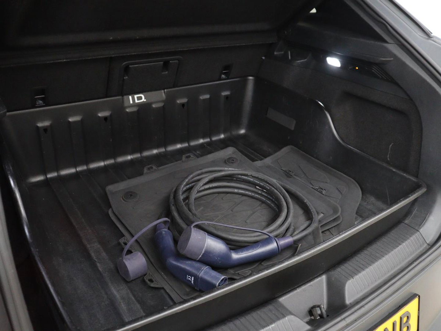 Volkswagen ID.4 Family 77 kWh | SOH 91,3% | Panoramadak | Leder/alcantara | Stuur/stoel verwarming | Sfeerverlichting | Carplay | Adaptive cruise | Camera | Park assist | Trekhaak