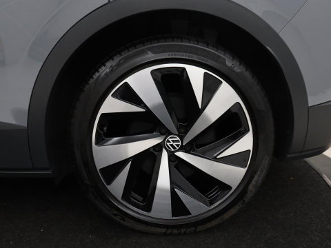 Volkswagen ID.4 Family 77 kWh | SOH 91,3% | Panoramadak | Leder/alcantara | Stuur/stoel verwarming | Sfeerverlichting | Carplay | Adaptive cruise | Camera | Park assist | Trekhaak