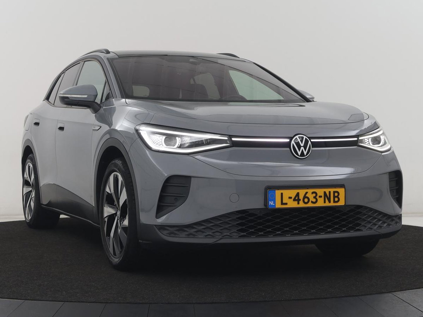 Volkswagen ID.4 Family 77 kWh | SOH 91,3% | Panoramadak | Leder/alcantara | Stuur/stoel verwarming | Sfeerverlichting | Carplay | Adaptive cruise | Camera | Park assist | Trekhaak