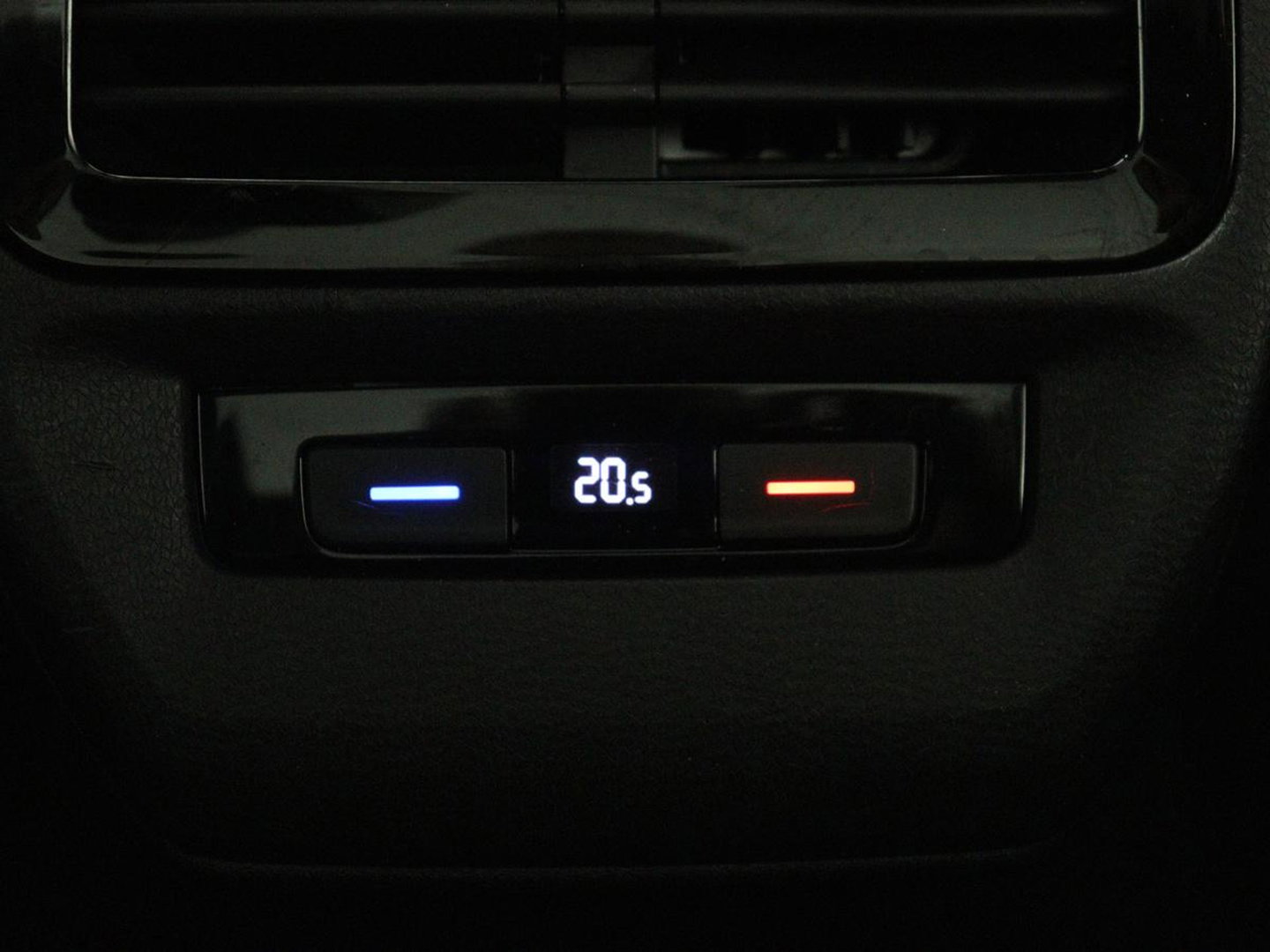 Volkswagen ID.4 Family 77 kWh | SOH 91,3% | Panoramadak | Leder/alcantara | Stuur/stoel verwarming | Sfeerverlichting | Carplay | Adaptive cruise | Camera | Park assist | Trekhaak