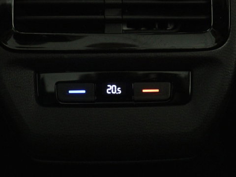 Volkswagen ID.4 Family 77 kWh | SOH 91,3% | Panoramadak | Leder/alcantara | Stuur/stoel verwarming | Sfeerverlichting | Carplay | Adaptive cruise | Camera | Park assist | Trekhaak