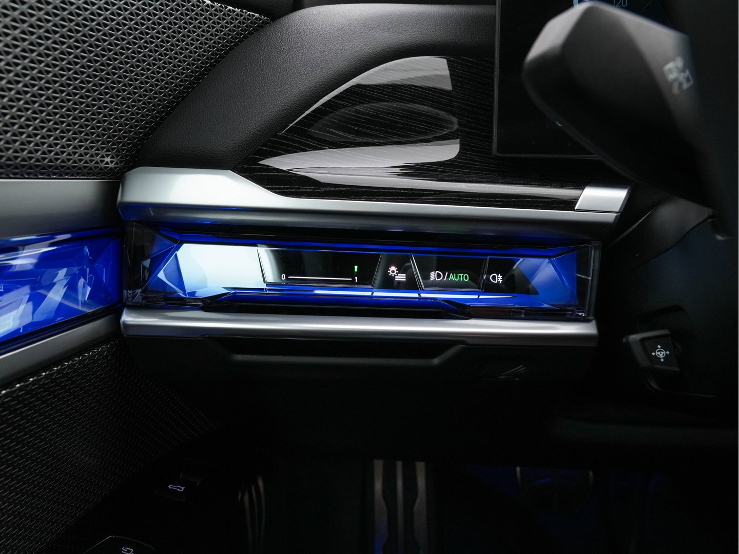 BMW i7 xDrive60 106 kWh M-Sportpack [3-Fase-11kW] {SoH-98%} (INCL.BTW) *PANO | HEAD-UP | LUXURY-LEATHER | FULL-LED | BLIND-SPOT | BOWERS&WILKINS | MEMORY-PACK | TOP-VIEW | VENTILATED/HEATED-COMFORTSEATS | SOFT-CLOSE | WIDE-SREEN-DIGICOCKPIT | KEYLESS