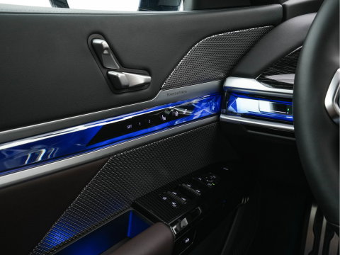 BMW i7 xDrive60 106 kWh M-Sportpack [3-Fase-11kW] {SoH-98%} (INCL.BTW) *PANO | HEAD-UP | LUXURY-LEATHER | FULL-LED | BLIND-SPOT | BOWERS&WILKINS | MEMORY-PACK | TOP-VIEW | VENTILATED/HEATED-COMFORTSEATS | SOFT-CLOSE | WIDE-SREEN-DIGICOCKPIT | KEYLESS