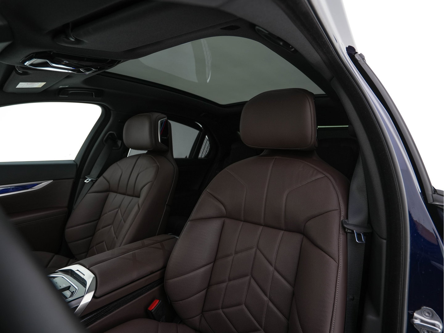 BMW i7 xDrive60 106 kWh M-Sportpack [3-Fase-11kW] {SoH-98%} (INCL.BTW) *PANO | HEAD-UP | LUXURY-LEATHER | FULL-LED | BLIND-SPOT | BOWERS&WILKINS | MEMORY-PACK | TOP-VIEW | VENTILATED/HEATED-COMFORTSEATS | SOFT-CLOSE | WIDE-SREEN-DIGICOCKPIT | KEYLESS