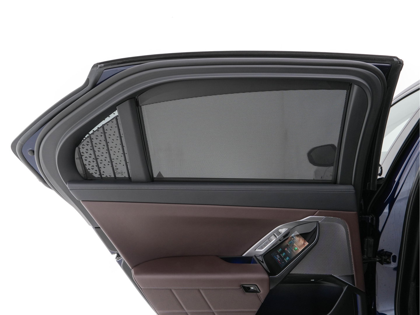 BMW i7 xDrive60 106 kWh M-Sportpack [3-Fase-11kW] {SoH-98%} (INCL.BTW) *PANO | HEAD-UP | LUXURY-LEATHER | FULL-LED | BLIND-SPOT | BOWERS&WILKINS | MEMORY-PACK | TOP-VIEW | VENTILATED/HEATED-COMFORTSEATS | SOFT-CLOSE | WIDE-SREEN-DIGICOCKPIT | KEYLESS