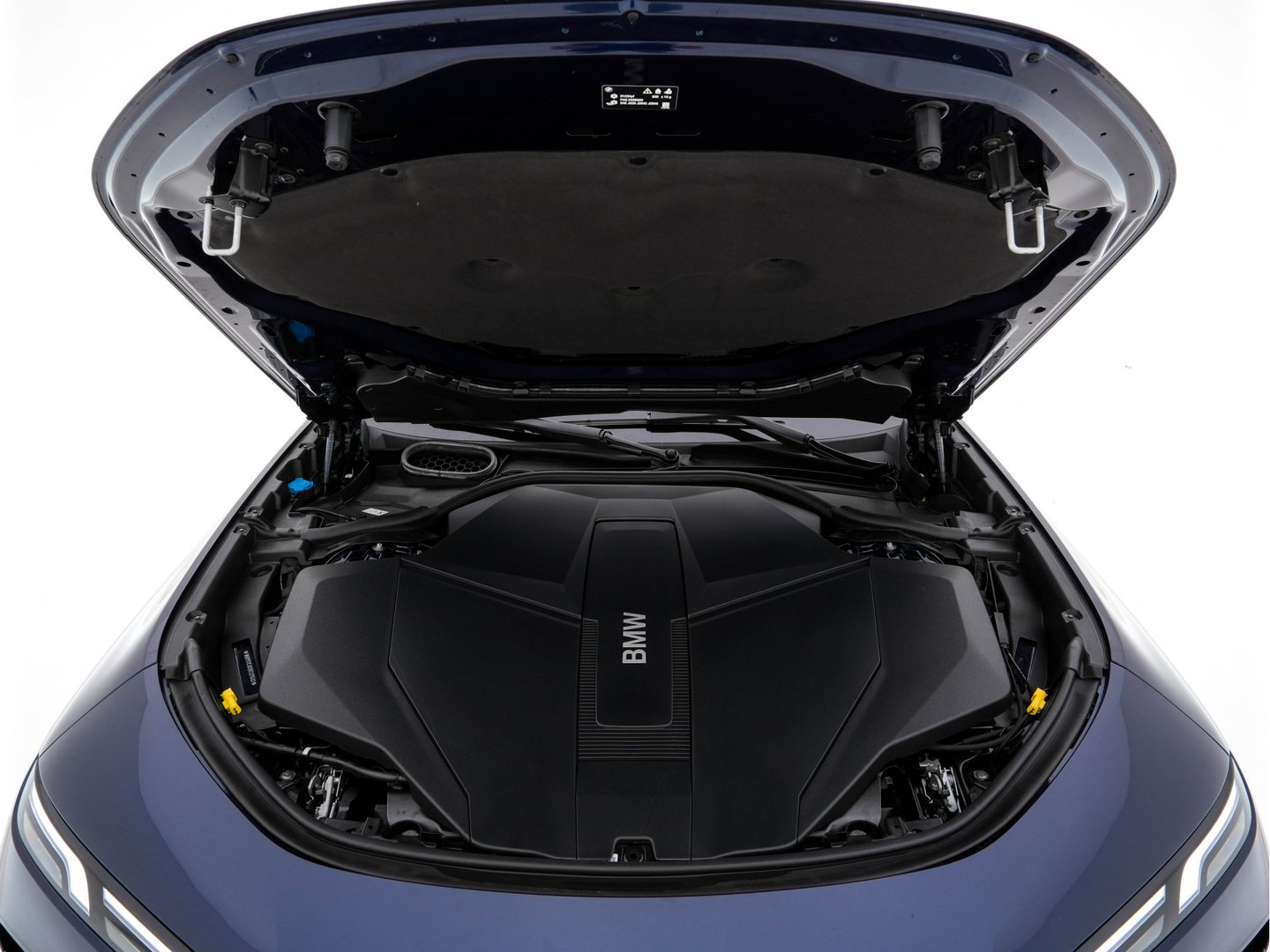 BMW i7 xDrive60 106 kWh M-Sportpack [3-Fase-11kW] {SoH-98%} (INCL.BTW) *PANO | HEAD-UP | LUXURY-LEATHER | FULL-LED | BLIND-SPOT | BOWERS&WILKINS | MEMORY-PACK | TOP-VIEW | VENTILATED/HEATED-COMFORTSEATS | SOFT-CLOSE | WIDE-SREEN-DIGICOCKPIT | KEYLESS