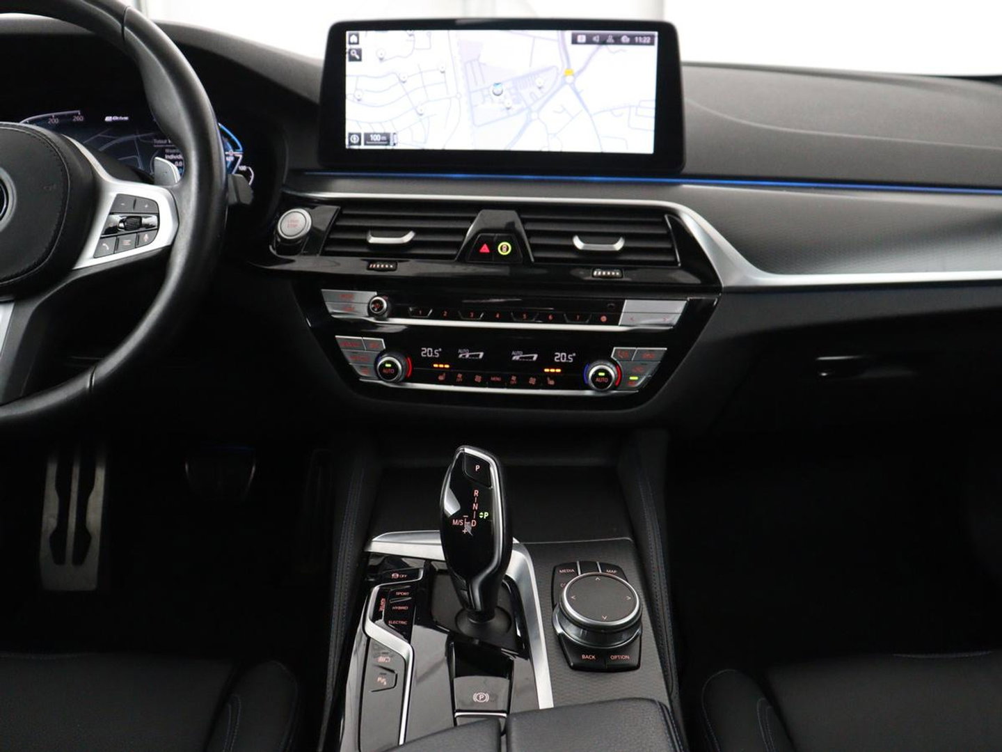 BMW 5 Serie 530e xDrive High Executive | SOH 89,6% | Panoramadak | Leder | Memory | Stoelverwarming | Harman/Kardon | Carplay | Sfeerverlichting | Cruise control | PHEV
