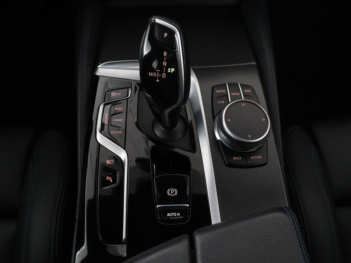 BMW 5 Serie 530e xDrive High Executive | SOH 89,6% | Panoramadak | Leder | Memory | Stoelverwarming | Harman/Kardon | Carplay | Sfeerverlichting | Cruise control | PHEV