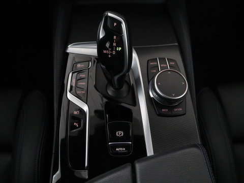 BMW 5 Serie 530e xDrive High Executive | SOH 89,6% | Panoramadak | Leder | Memory | Stoelverwarming | Harman/Kardon | Carplay | Sfeerverlichting | Cruise control | PHEV