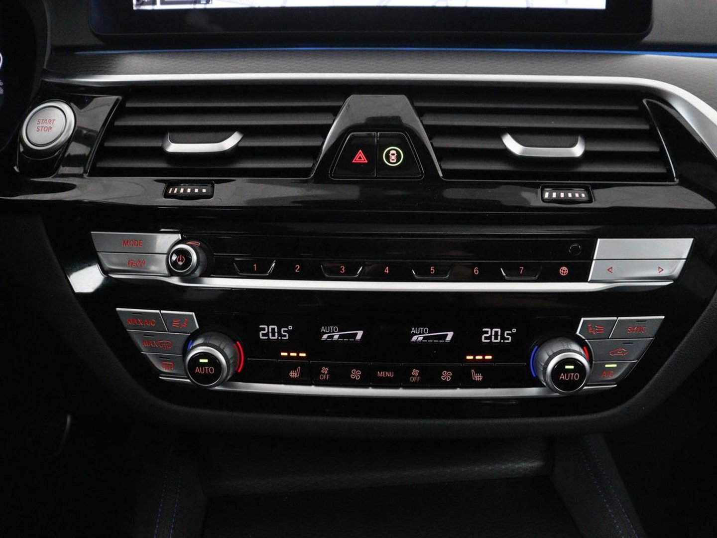 BMW 5 Serie 530e xDrive High Executive | SOH 89,6% | Panoramadak | Leder | Memory | Stoelverwarming | Harman/Kardon | Carplay | Sfeerverlichting | Cruise control | PHEV