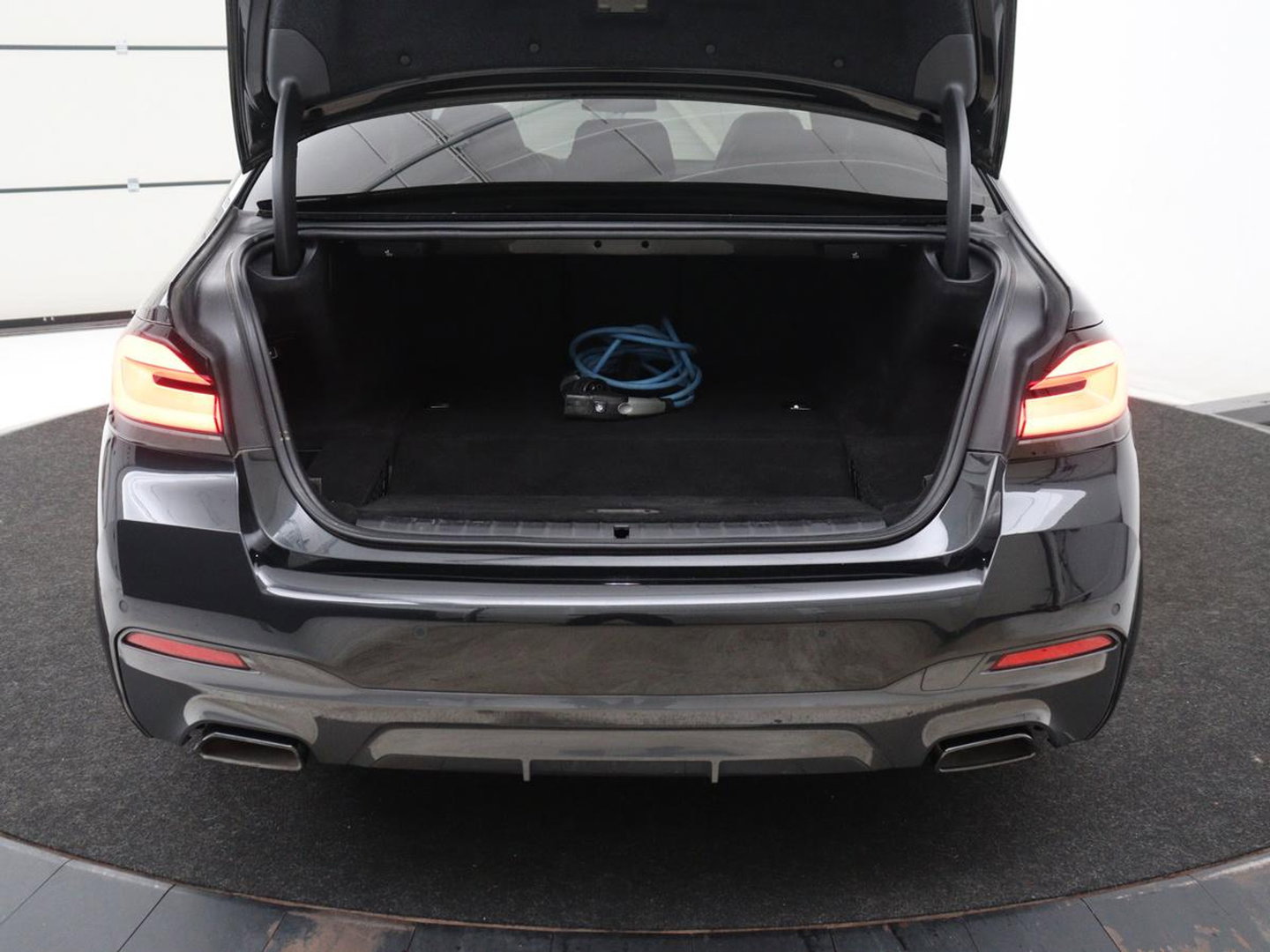 BMW 5 Serie 530e xDrive High Executive | SOH 89,6% | Panoramadak | Leder | Memory | Stoelverwarming | Harman/Kardon | Carplay | Sfeerverlichting | Cruise control | PHEV
