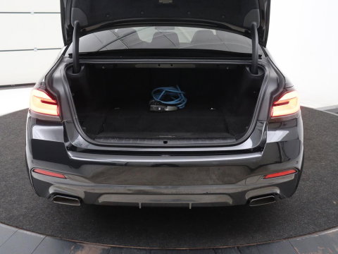 BMW 5 Serie 530e xDrive High Executive | SOH 89,6% | Panoramadak | Leder | Memory | Stoelverwarming | Harman/Kardon | Carplay | Sfeerverlichting | Cruise control | PHEV