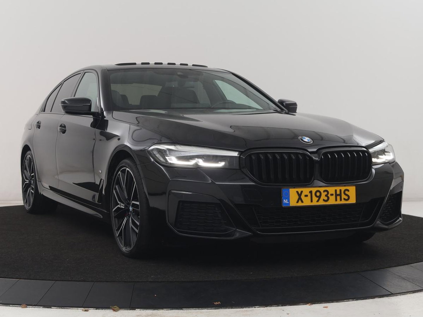 BMW 5 Serie 530e xDrive High Executive | SOH 89,6% | Panoramadak | Leder | Memory | Stoelverwarming | Harman/Kardon | Carplay | Sfeerverlichting | Cruise control | PHEV
