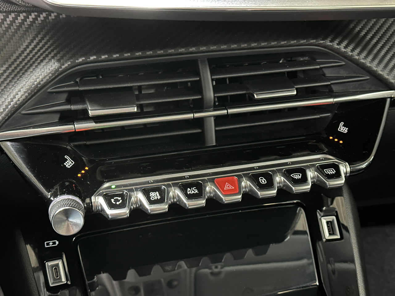 Peugeot e-208