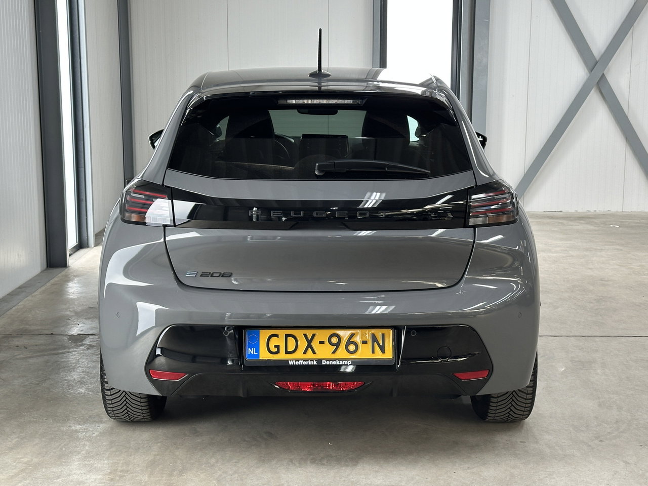 Peugeot e-208
