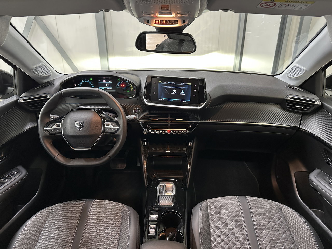 Peugeot e-208