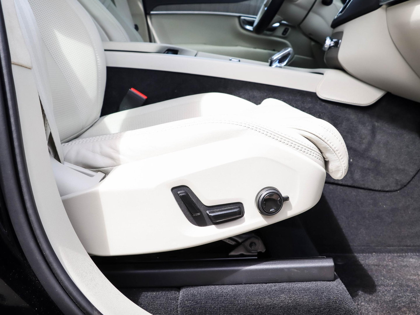 Volvo XC90 T6 AWD Ultra Bright Auto