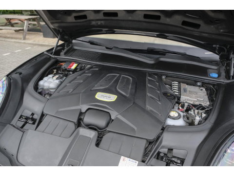 Porsche Cayenne Coupé 4.0 V8 Turbo S 680pk E-Hybrid Panoramadak 4-wielsturing *SOH 94%* Trekhaak PDCC BOMVOL 1e Eigenaar NLauto 22" LMV