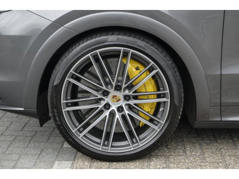 Porsche Cayenne Coupé 4.0 V8 Turbo S 680pk E-Hybrid Panoramadak 4-wielsturing *SOH 94%* Trekhaak PDCC BOMVOL 1e Eigenaar NLauto 22" LMV