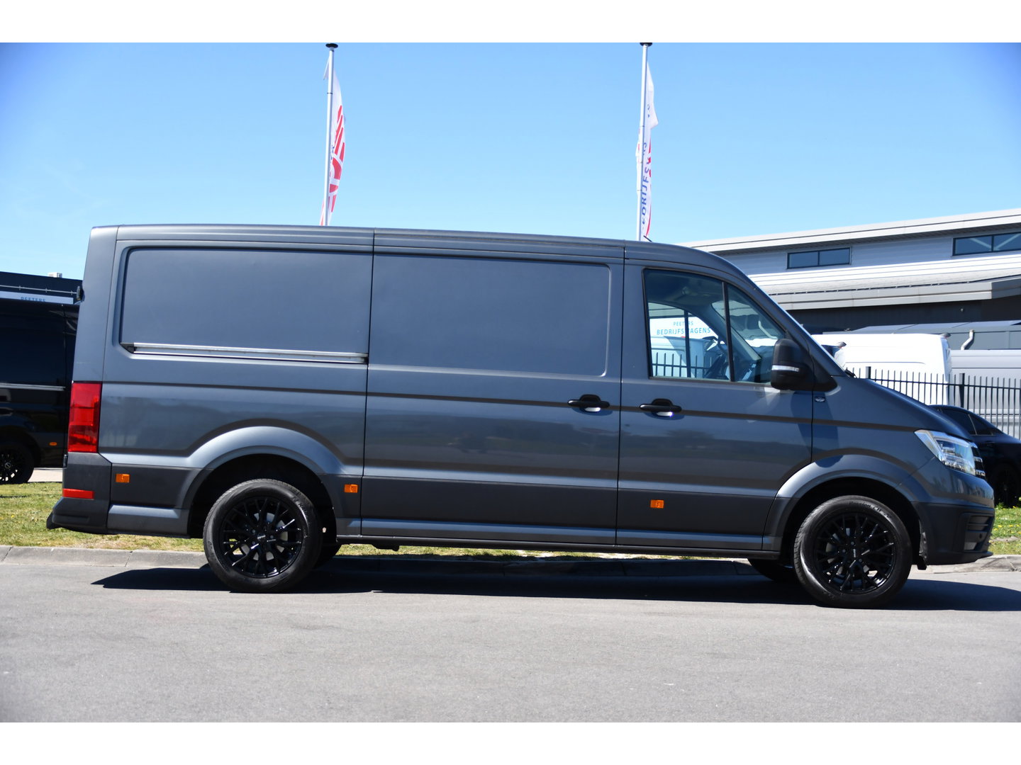Volkswagen Crafter 35 2.0 TDI L3H2 Highline PB Edition Full Options! Adaptieve Cruise, Camera, Carplay, LED, Stuur verwarming, 177pk, Automaat, Multimedia, Stoelverwarming, Uniek!