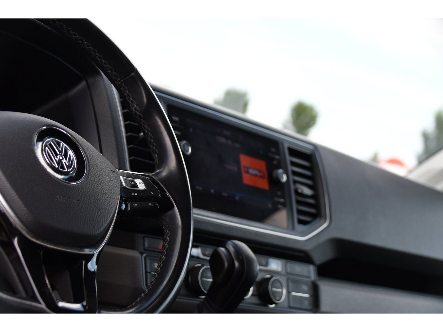 Volkswagen Crafter 35 2.0 TDI L3H2 Highline PB Edition Full Options! Adaptieve Cruise, Camera, Carplay, LED, Stuur verwarming, 177pk, Automaat, Multimedia, Stoelverwarming, Uniek!