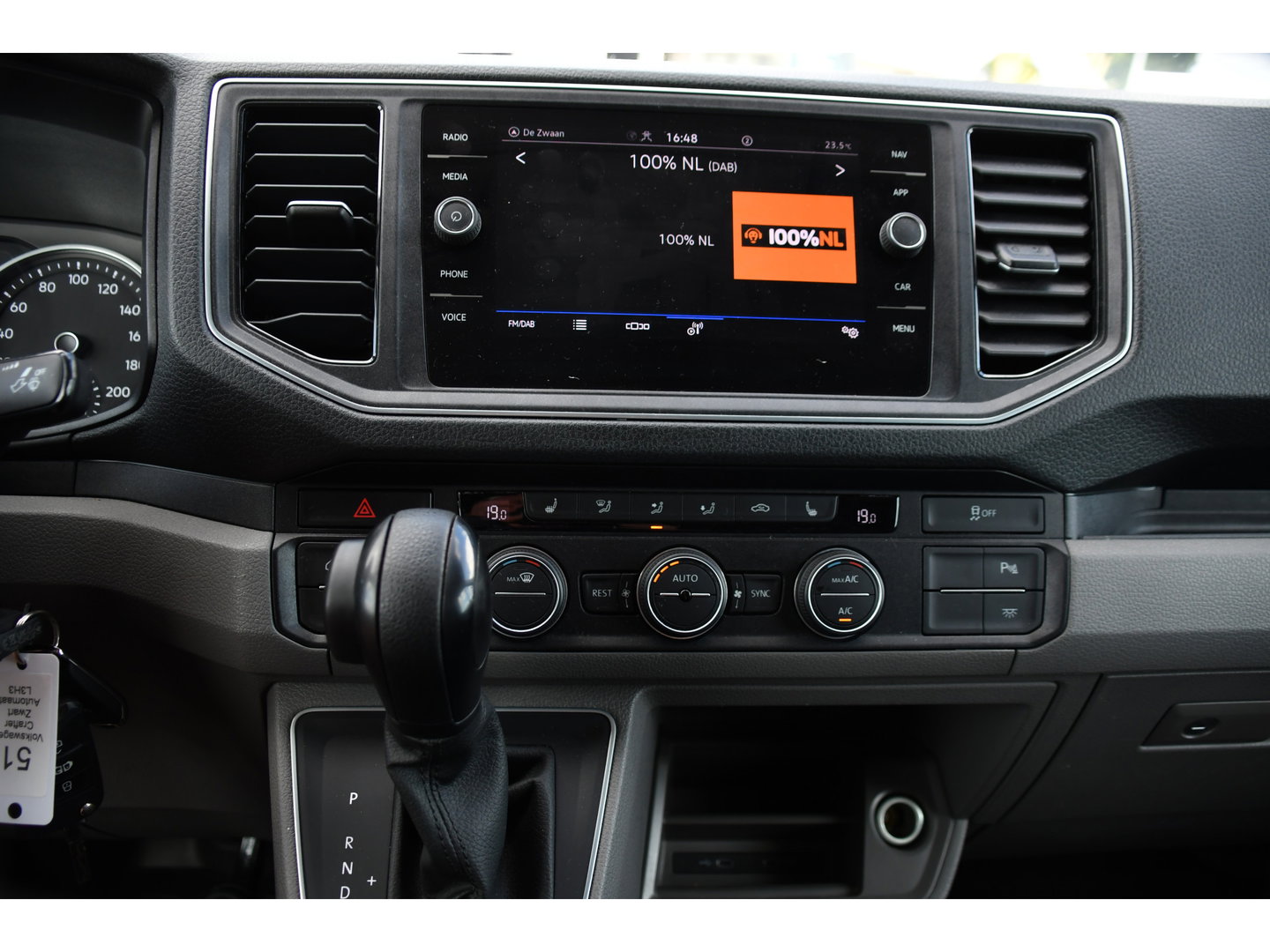 Volkswagen Crafter 35 2.0 TDI L3H2 Highline PB Edition Full Options! Adaptieve Cruise, Camera, Carplay, LED, Stuur verwarming, 177pk, Automaat, Multimedia, Stoelverwarming, Uniek!
