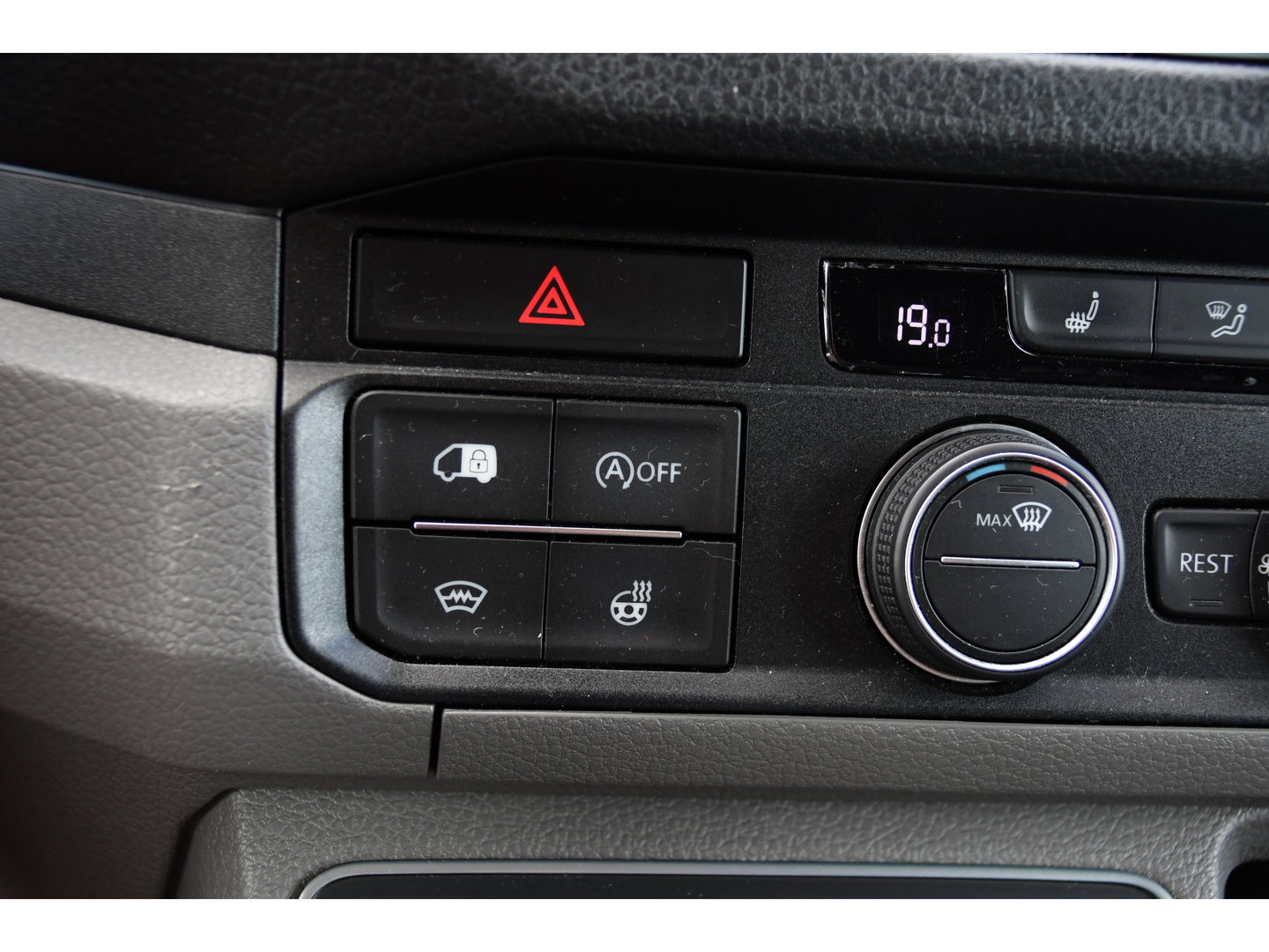 Volkswagen Crafter 35 2.0 TDI L3H2 Highline PB Edition Full Options! Adaptieve Cruise, Camera, Carplay, LED, Stuur verwarming, 177pk, Automaat, Multimedia, Stoelverwarming, Uniek!