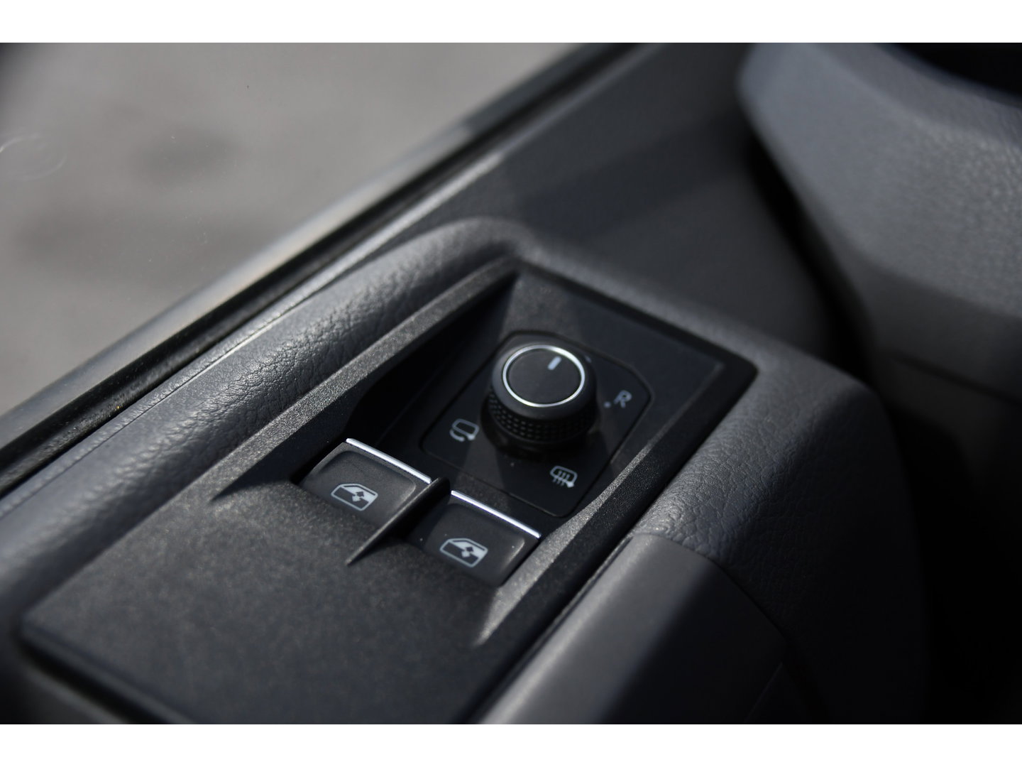 Volkswagen Crafter 35 2.0 TDI L3H2 Highline PB Edition Full Options! Adaptieve Cruise, Camera, Carplay, LED, Stuur verwarming, 177pk, Automaat, Multimedia, Stoelverwarming, Uniek!