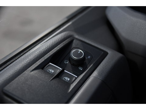 Volkswagen Crafter 35 2.0 TDI L3H2 Highline PB Edition Full Options! Adaptieve Cruise, Camera, Carplay, LED, Stuur verwarming, 177pk, Automaat, Multimedia, Stoelverwarming, Uniek!