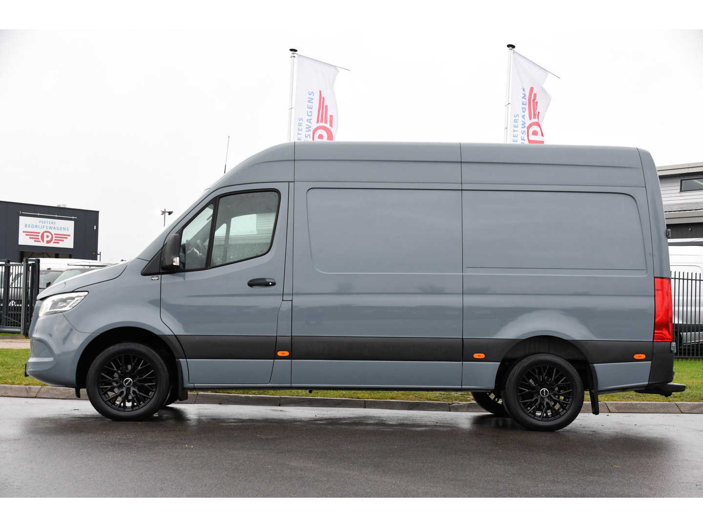 Mercedes-Benz Sprinter 317 2.2 CDI L2H2 PB Edition 360 Camera, Cruise, LED, Carplay, Leder, Stoelverwarming, Standkachel, 10,5'' Mbux, Automaat, 170pk, Virtual, Uniek!