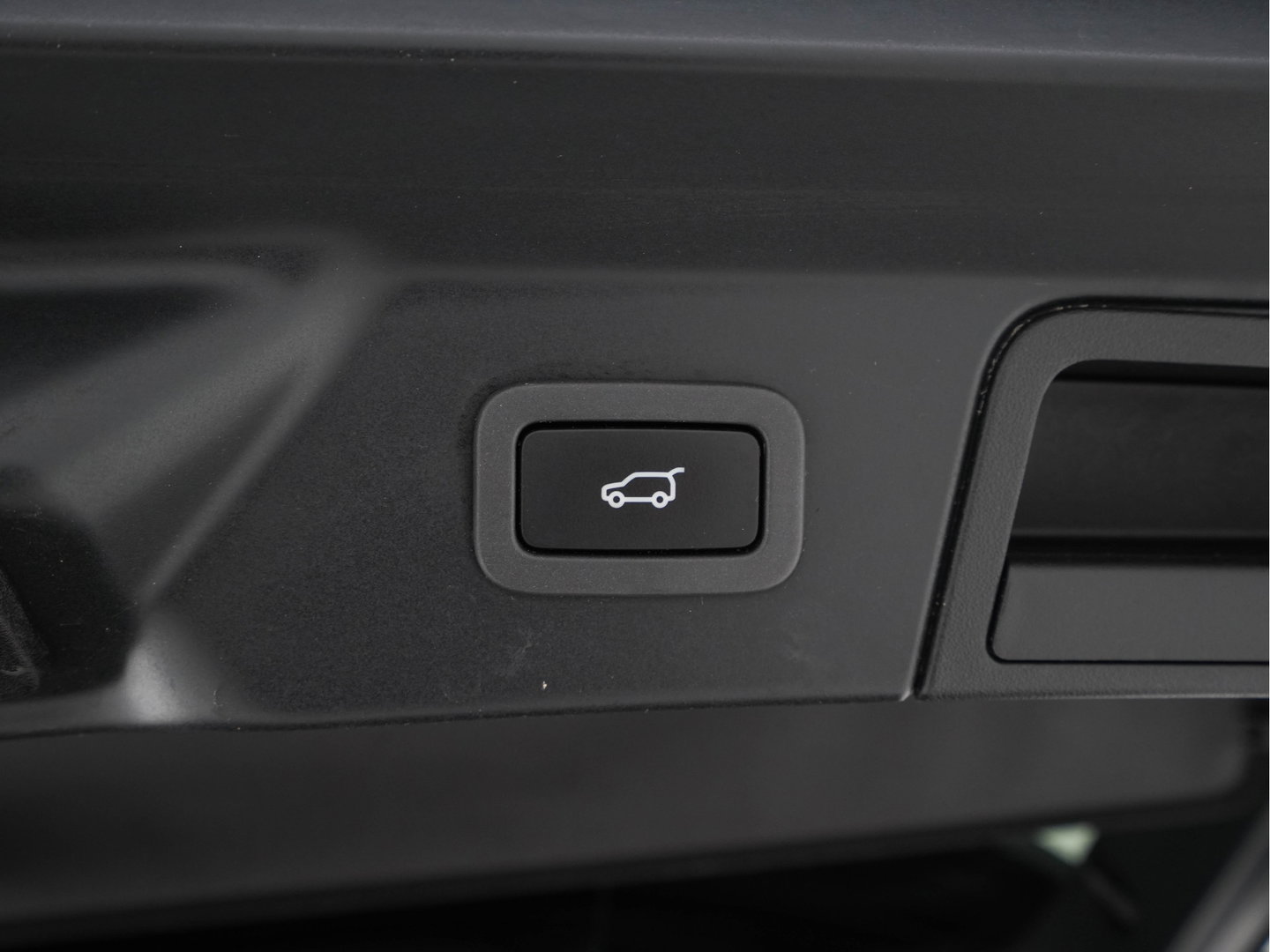 Land Rover Range Rover Velar 2.0 D200 R-Dynamic HSE AWD MHEV Aut. *PANO | LEATHER | FULL-LED | TOPVIEW | MEMORY-PACK | ADAPTIVE-CRUISE | BLINDSPOT | DIGI-COCKPIT | NAVI-FULLMAP | PRIVACY-GLASS | SHIFTPADDLES | 20''ALU*