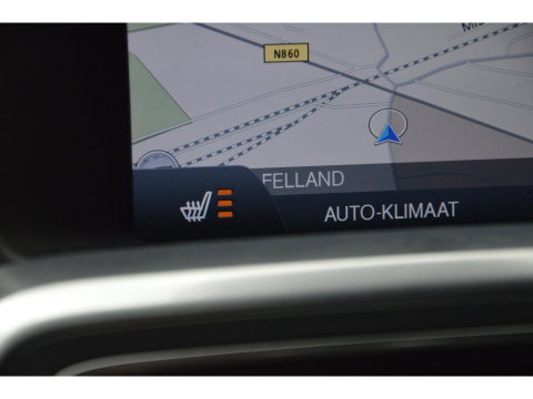 Volvo V60 T3 R-Design | Stoelverwarming | Trekhaak | Rondom parkeersensoren | High Performance Audio | Automaat |