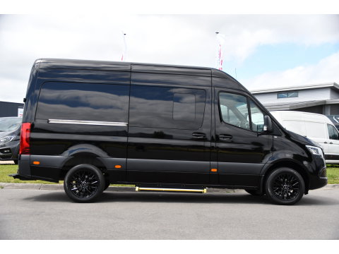 Mercedes-Benz Sprinter 319 3.0 CDI L2H2 DC Black Edition MARGE! Adaptieve Cruise, Camera, LED, Carplay, Standkachel, 10,5'' Mbux, Automaat, 3500kg Trekhaak, Uniek!