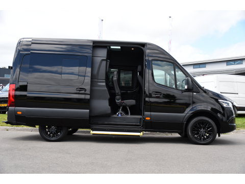 Mercedes-Benz Sprinter 319 3.0 CDI L2H2 DC Black Edition MARGE! Adaptieve Cruise, Camera, LED, Carplay, Standkachel, 10,5'' Mbux, Automaat, 3500kg Trekhaak, Uniek!