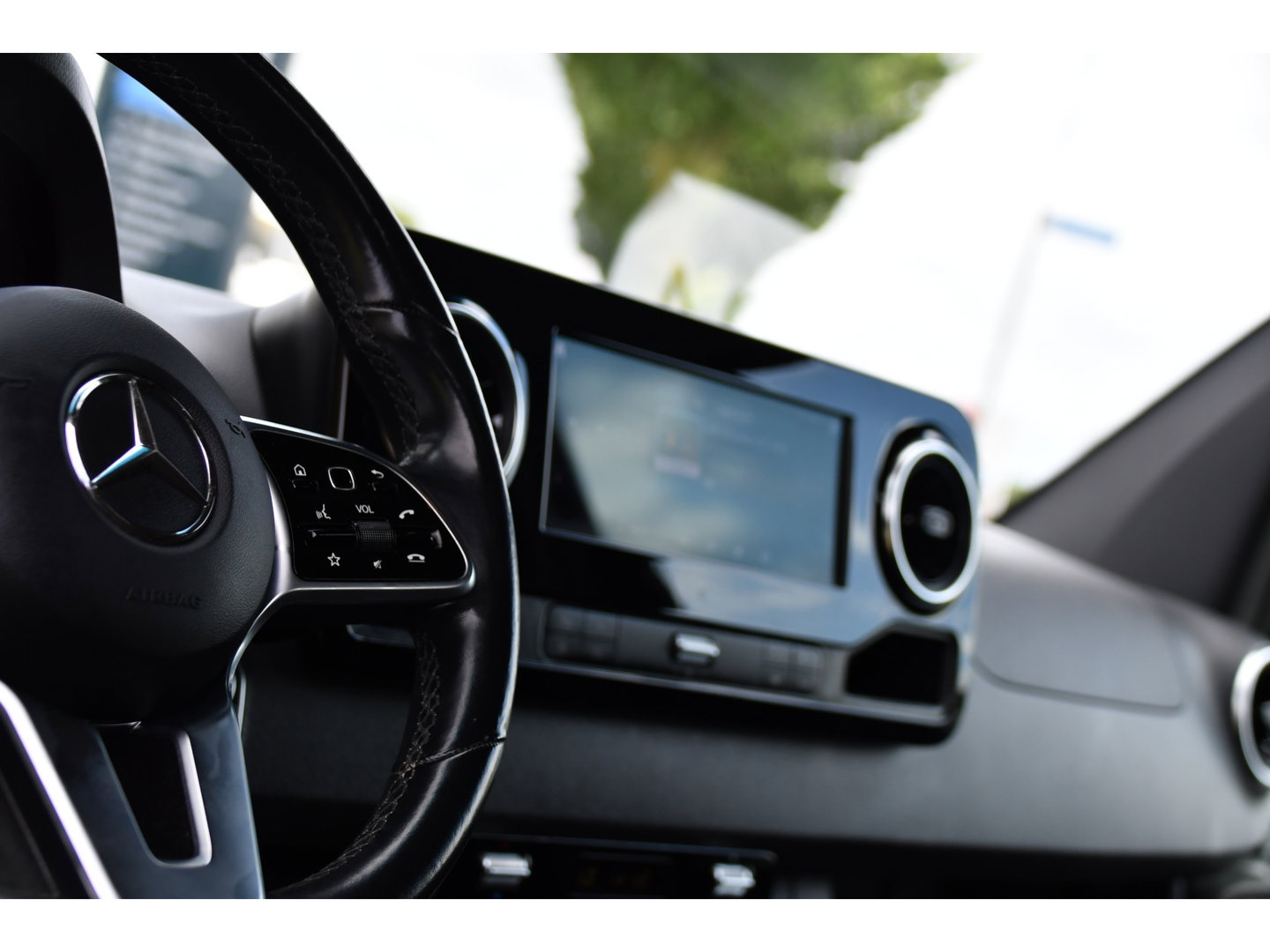 Mercedes-Benz Sprinter 319 3.0 CDI L2H2 DC Black Edition MARGE! Adaptieve Cruise, Camera, LED, Carplay, Standkachel, 10,5'' Mbux, Automaat, 3500kg Trekhaak, Uniek!